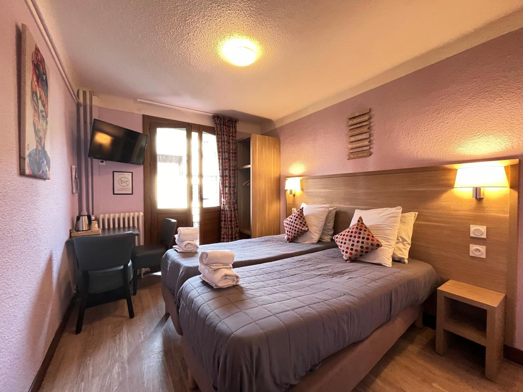 Hotel Du Cheval Blanc Barcelonnette Exterior photo